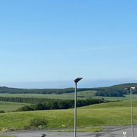 Apartamento Avec Terrasse Et Piscine Proche Nature à Super-besse - Fr-1-814-52