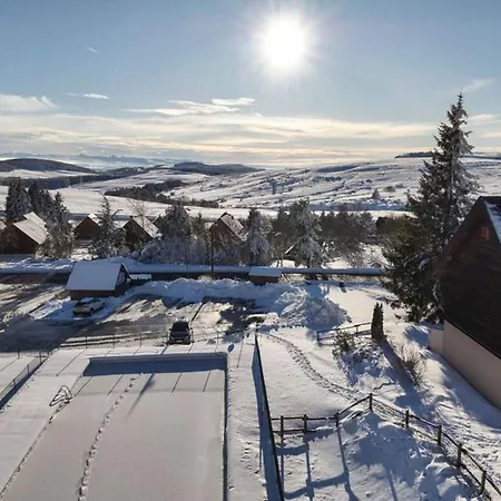 Apartamento Avec Terrasse Et Piscine Proche Nature à Super-besse - Fr-1-814-52 *