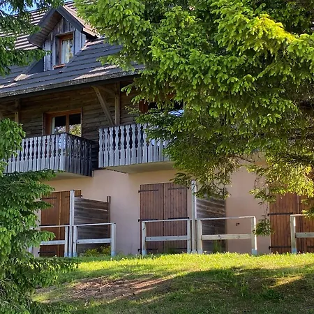 Apartamento Avec Terrasse Et Piscine Proche Nature à Super-besse - Fr-1-814-52